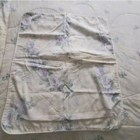 REVERSIBLE BEDDING TWIN- Floral and Cream W large pillow case​ - Picture 11 of 12